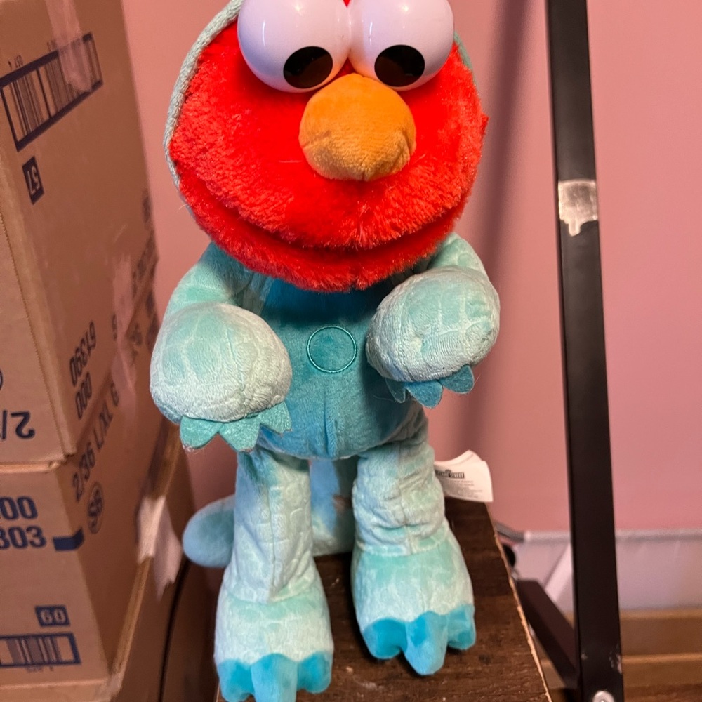 Dino Stomping Elmo